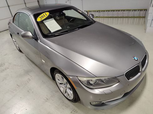 Used 2011 BMW 328i Convertible image 2