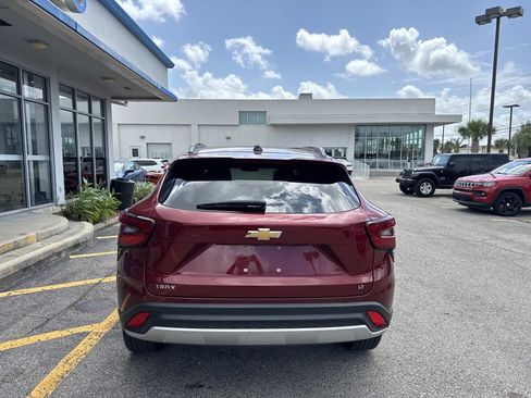 Used 2025 Chevrolet Trax LT FWD image 7