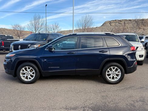 Used 2016 Jeep Cherokee Latitude w/ Comfort/Convenience Group image 2