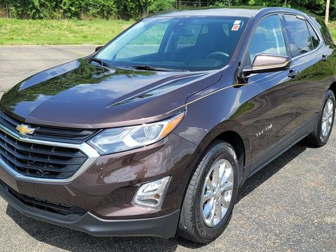 Used 2020 Chevrolet Equinox LT w/ Driver Convenience Package FWD image 3