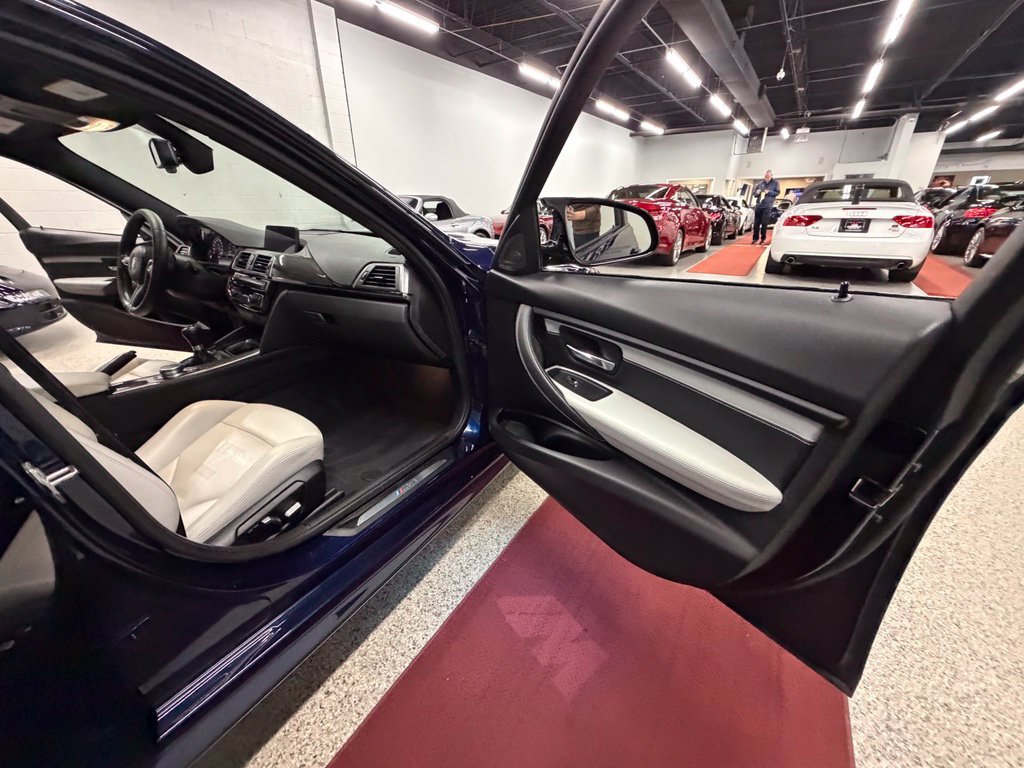 Used 2018 BMW M3 RWD image 30