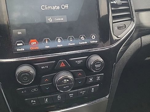 Used 2021 Jeep Grand Cherokee Laredo X image 50