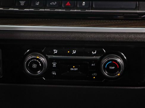 Used 2024 Chevrolet Silverado 3500 LT image 21