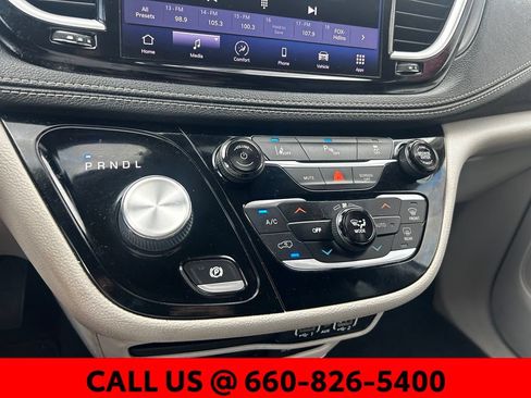 Used 2022 Chrysler Pacifica Touring-L FWD image 25