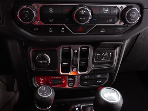 Used 2025 Jeep Wrangler Rubicon image 25