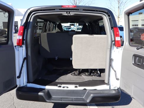 Used 2025 Chevrolet Express 3500 LS image 27