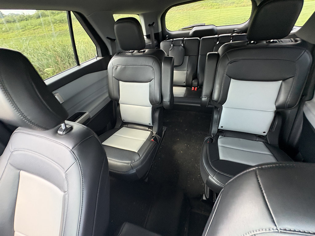 Used 2022 Ford Explorer XLT w/ Equipment Group 202A AWD/4WD image 35