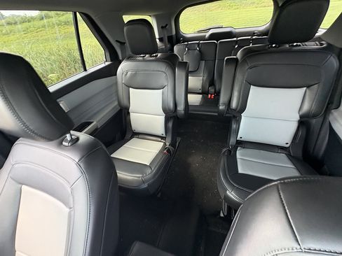 Used 2022 Ford Explorer XLT w/ Equipment Group 202A AWD/4WD image 35