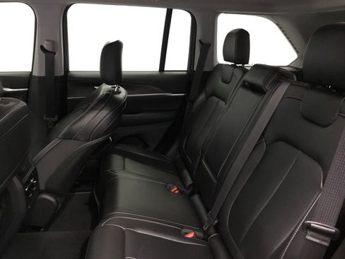 Used 2023 Jeep Grand Cherokee Limited w/ Black Appearance Package image 28