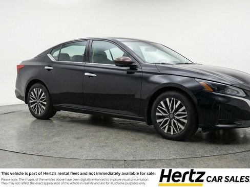 Used 2025 Nissan Altima 2.5 SV image 1