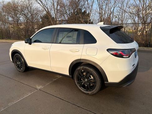 New 2026 Honda HR-V Sport image 3