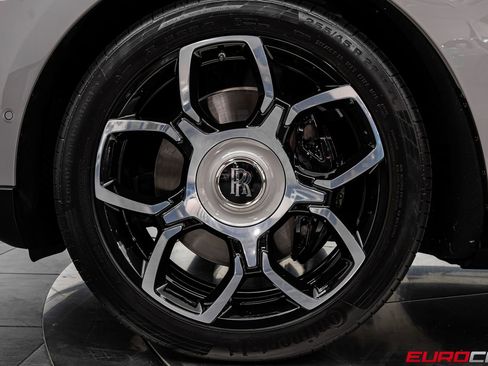 Used 2023 Rolls-Royce Cullinan Black Badge w/ Dark Exterior Package image 22