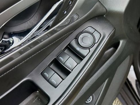 Used 2023 Chevrolet Traverse LT image 18