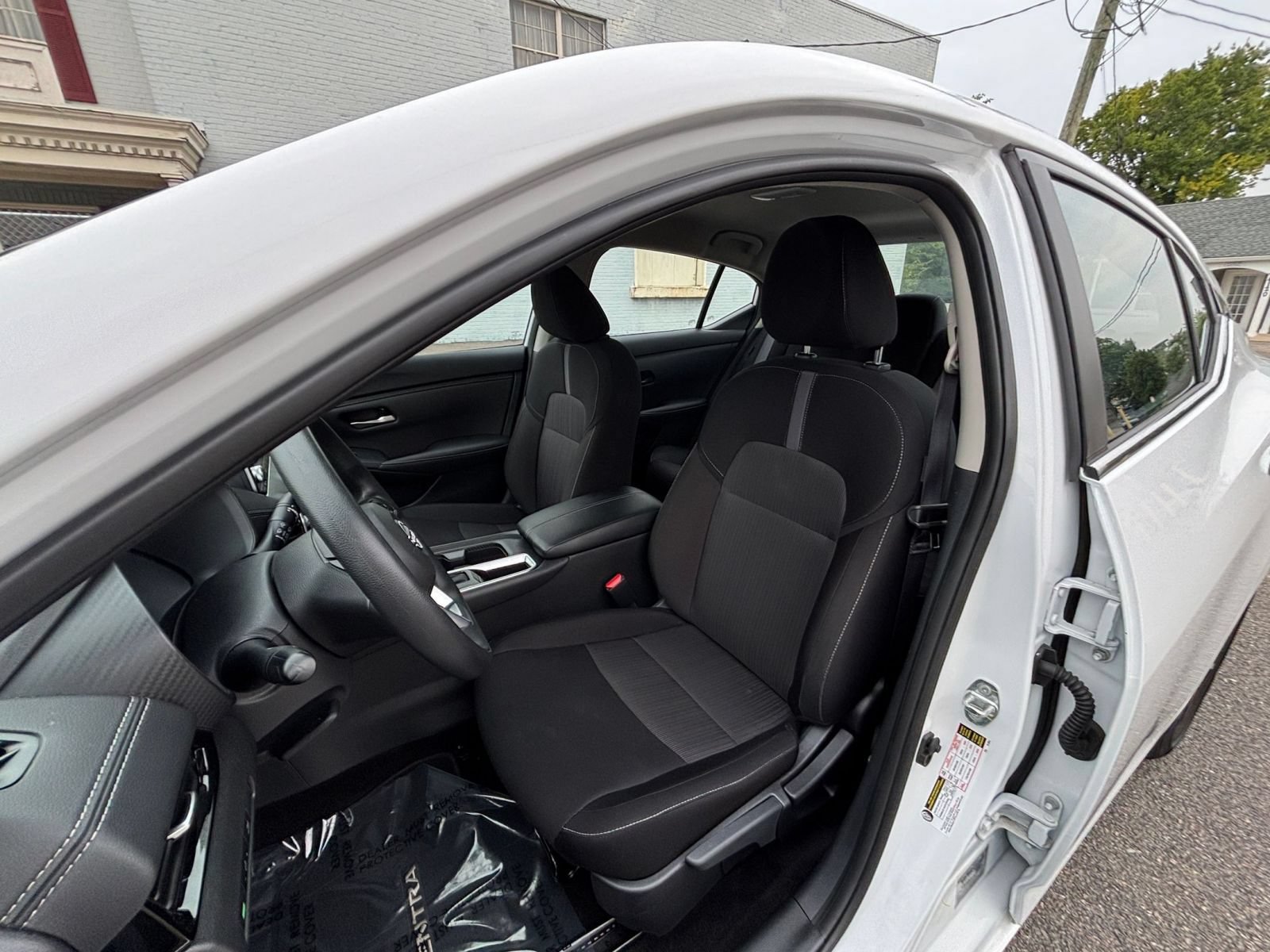 Used 2025 Nissan Sentra SV FWD image 33