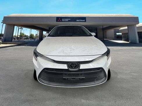 Used 2024 Toyota Corolla LE FWD image 2