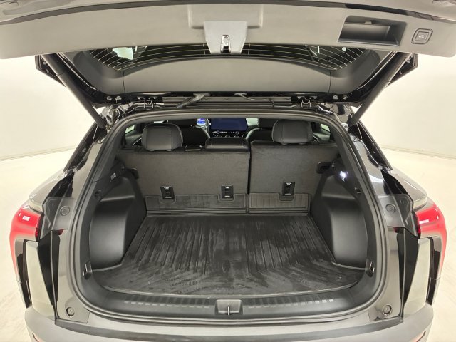 Certified 2024 Chevrolet Blazer EV LT AWD/4WD image 17