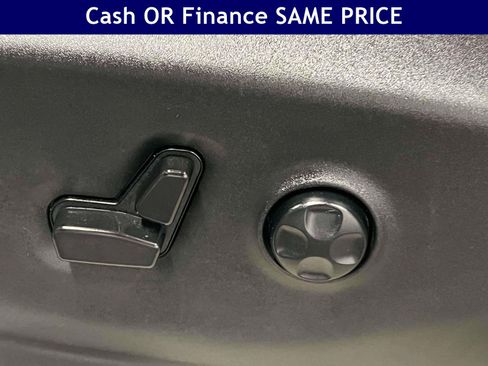 Used 2024 Chrysler Pacifica Touring-L FWD image 22