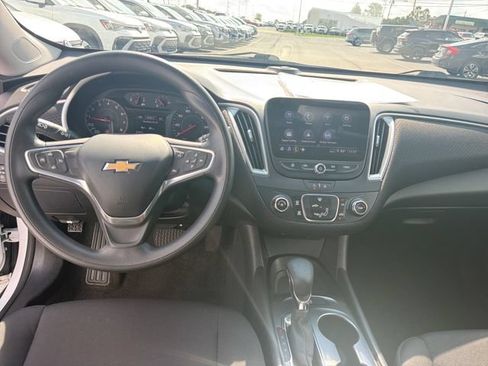 Used 2022 Chevrolet Malibu LS FWD image 19