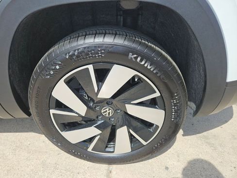 Used 2025 Volkswagen Atlas Cross Sport SE image 26