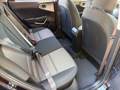 Used 2025 Kia Soul LX FWD image 28