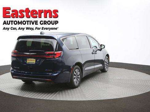 Used 2023 Chrysler Pacifica Touring-L FWD image 42