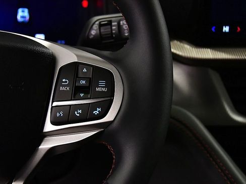 Used 2025 Ford Explorer Active AWD/4WD image 21
