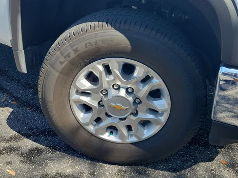 Used 2024 Chevrolet Silverado 2500 LT AWD/4WD image 8