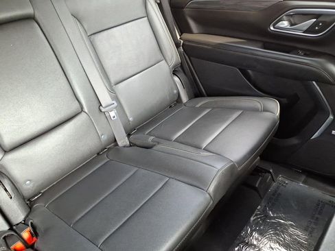 Used 2024 GMC Yukon SLT RWD image 18