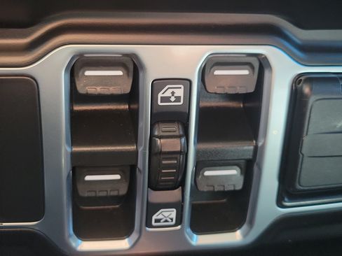 Used 2021 Jeep Wrangler Unlimited Sport AWD/4WD image 22