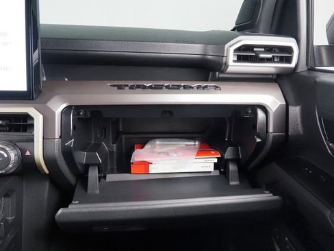 Used 2025 Toyota Tacoma TRD Off-Road image 32