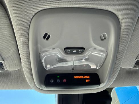 Used 2025 Chevrolet TrailBlazer LT AWD/4WD image 31