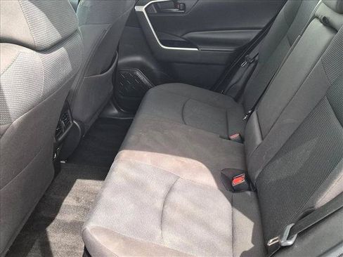 Used 2021 Toyota RAV4 LE AWD/4WD image 18