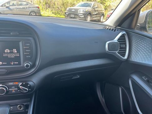 Used 2025 Kia Soul LX w/ LX Technology Package image 32