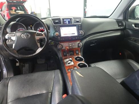 Used 2012 Toyota Highlander Limited w/ Tow Pkg image 12