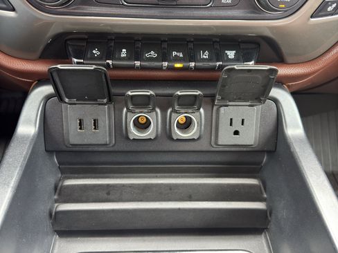 Used 2019 Chevrolet Silverado 3500 High Country w/ Duramax Plus Package image 27