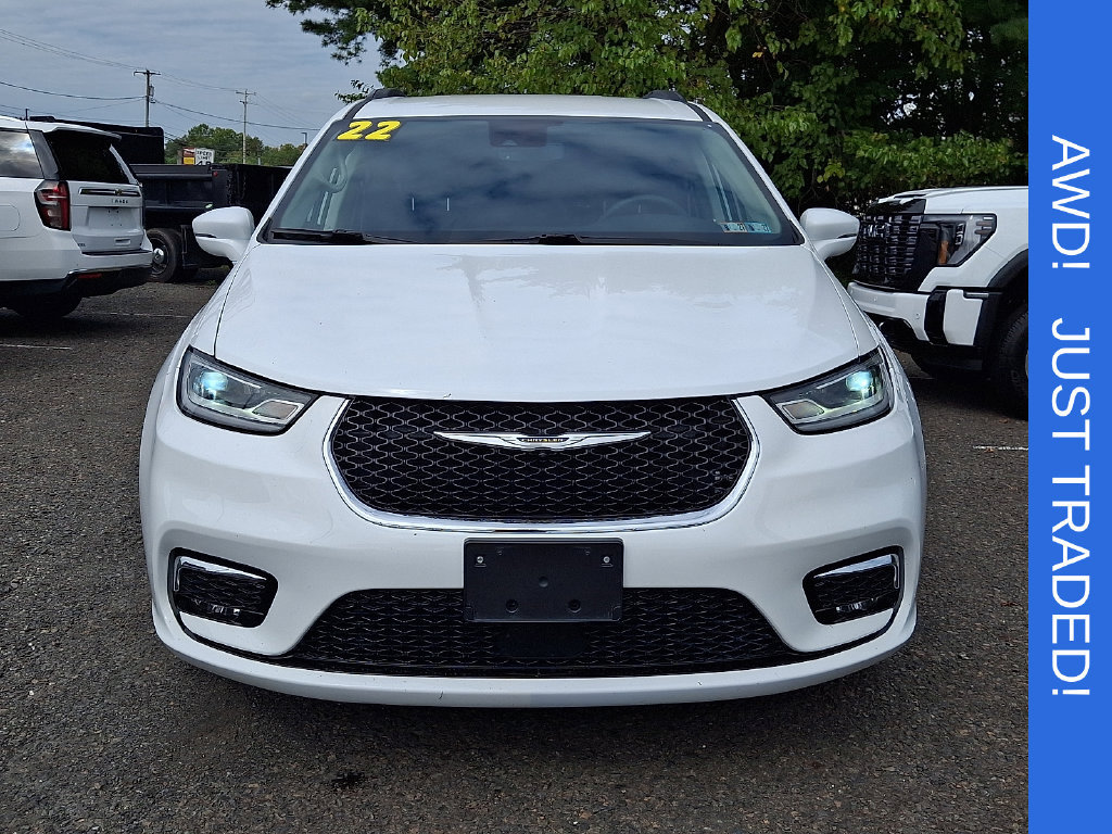 Used 2022 Chrysler Pacifica Touring-L AWD/4WD image 2