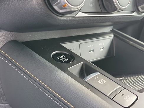 Certified 2025 Nissan Kicks SV w/ Charging Package image 28