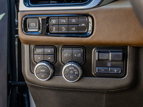 Used 2025 GMC Yukon Denali Ultimate image 22