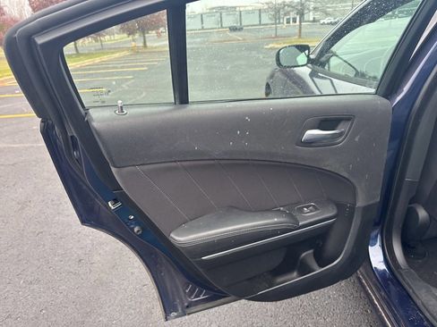 Used 2015 Dodge Charger SXT image 11