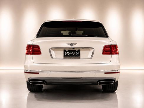 Used 2018 Bentley Bentayga AWD/4WD image 14