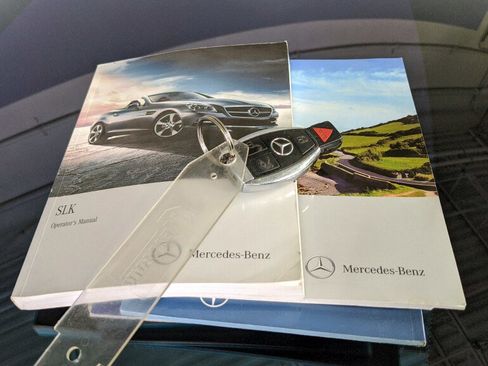 Used 2012 Mercedes-Benz SLK 350 image 32