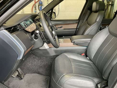 Certified 2025 Land Rover Range Rover SE image 14