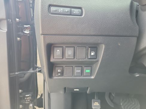 Used 2020 Nissan Rogue S FWD image 21