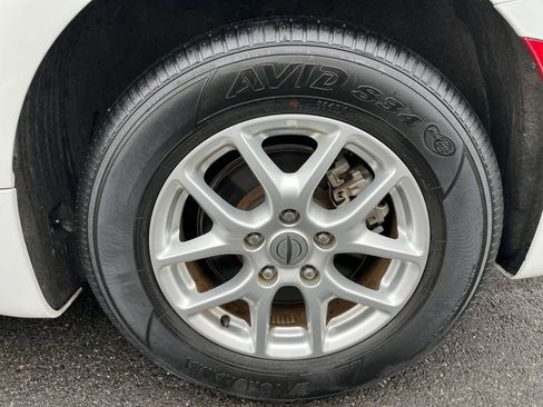 Used 2023 Chrysler Voyager LX image 32