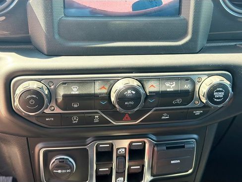 Used 2022 Jeep Wrangler Unlimited Sport AWD/4WD image 29