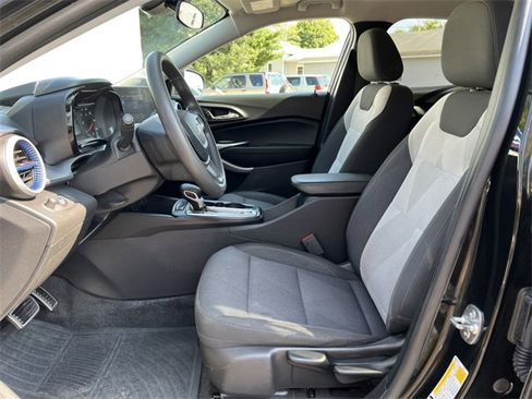 Used 2024 Chevrolet Trax LS w/ LS Convenience Package image 3