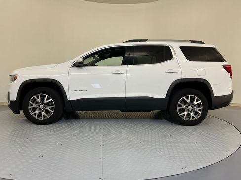 Used 2023 GMC Acadia SLE w/ Driver Convenience Package image 2