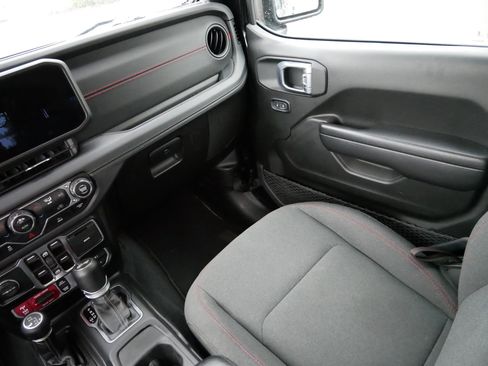 Used 2024 Jeep Wrangler Unlimited Rubicon image 11