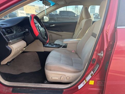 Used 2014 Toyota Camry LE image 14