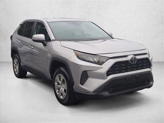 Used 2022 Toyota RAV4 LE video 3